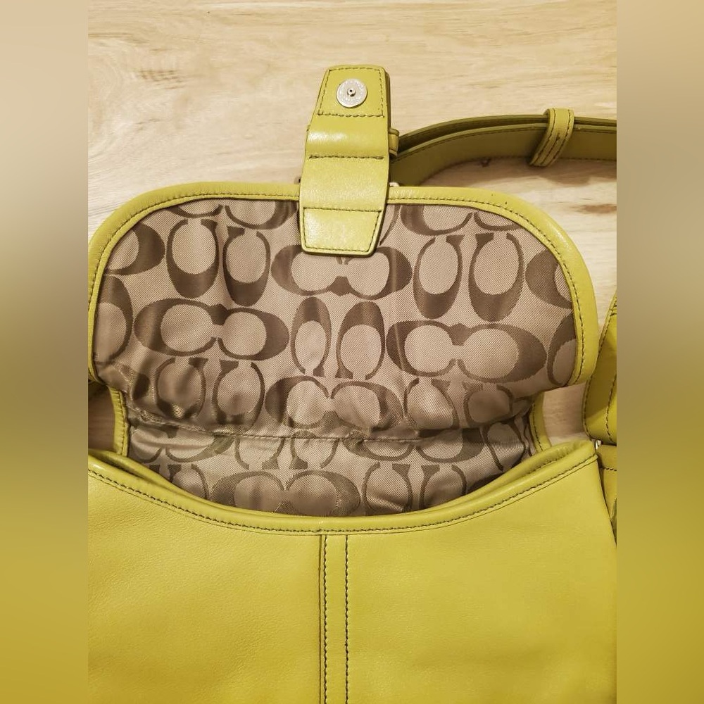 Coach SoHo Vintage 2004 Leather Two Way Lime Green Shoulder/Crossbody Bag - Picture 3 of 15